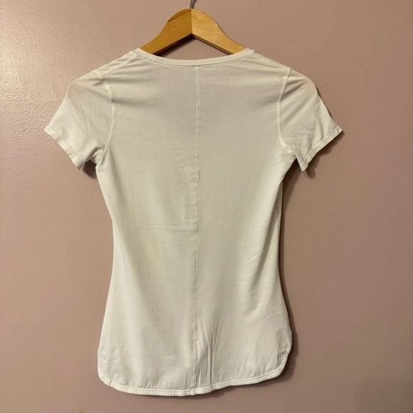 Lululemon  Circadian Short Sleeve Tee White Women Size 4? - Picture 8 of 8